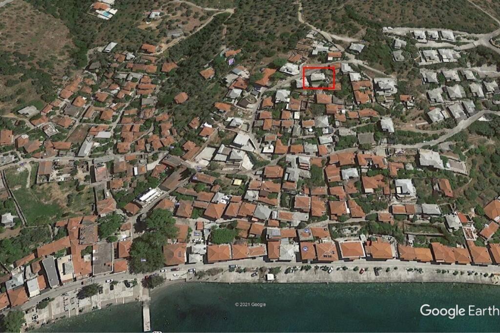 Hébergement de vacances Mesonisi με υπέροχη θέα στον παγασητικό!!