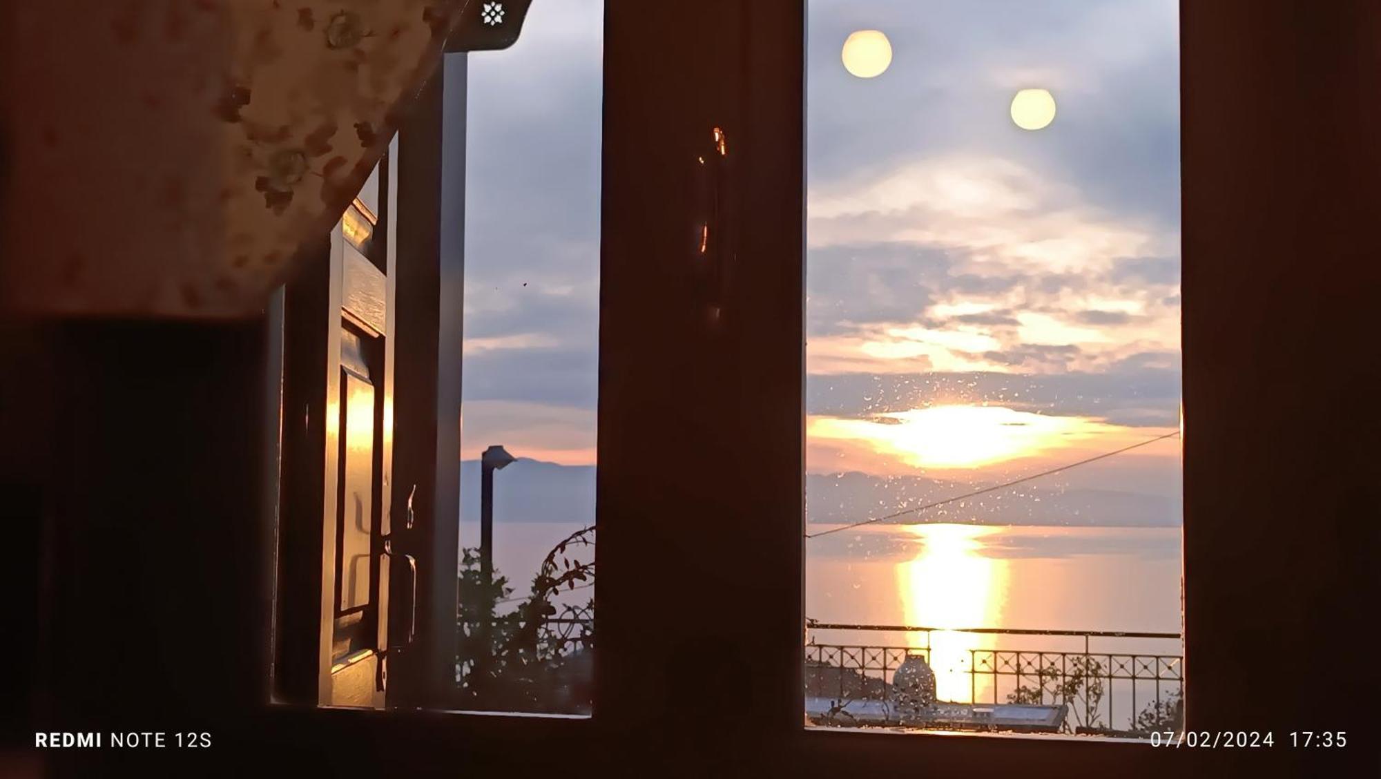 Mesonisi με υπέροχη θέα στον παγασητικό!! Hébergement de vacances Áfissos