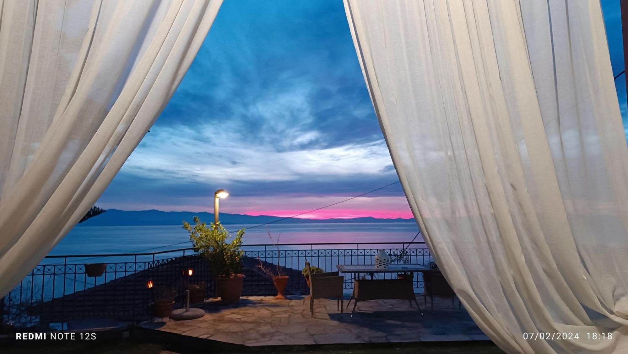 Ferienhaus Mesonisi με υπέροχη θέα στον παγασητικό!! *