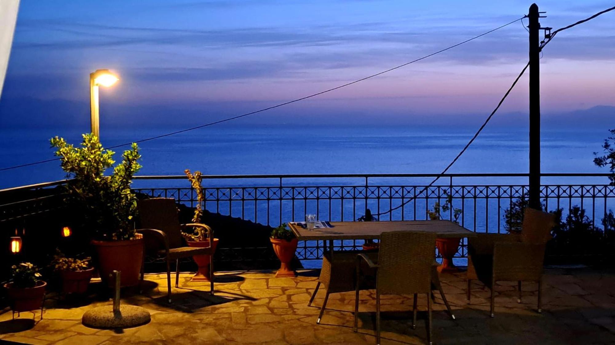 Mesonisi με υπέροχη θέα στον παγασητικό!! Hébergement de vacances